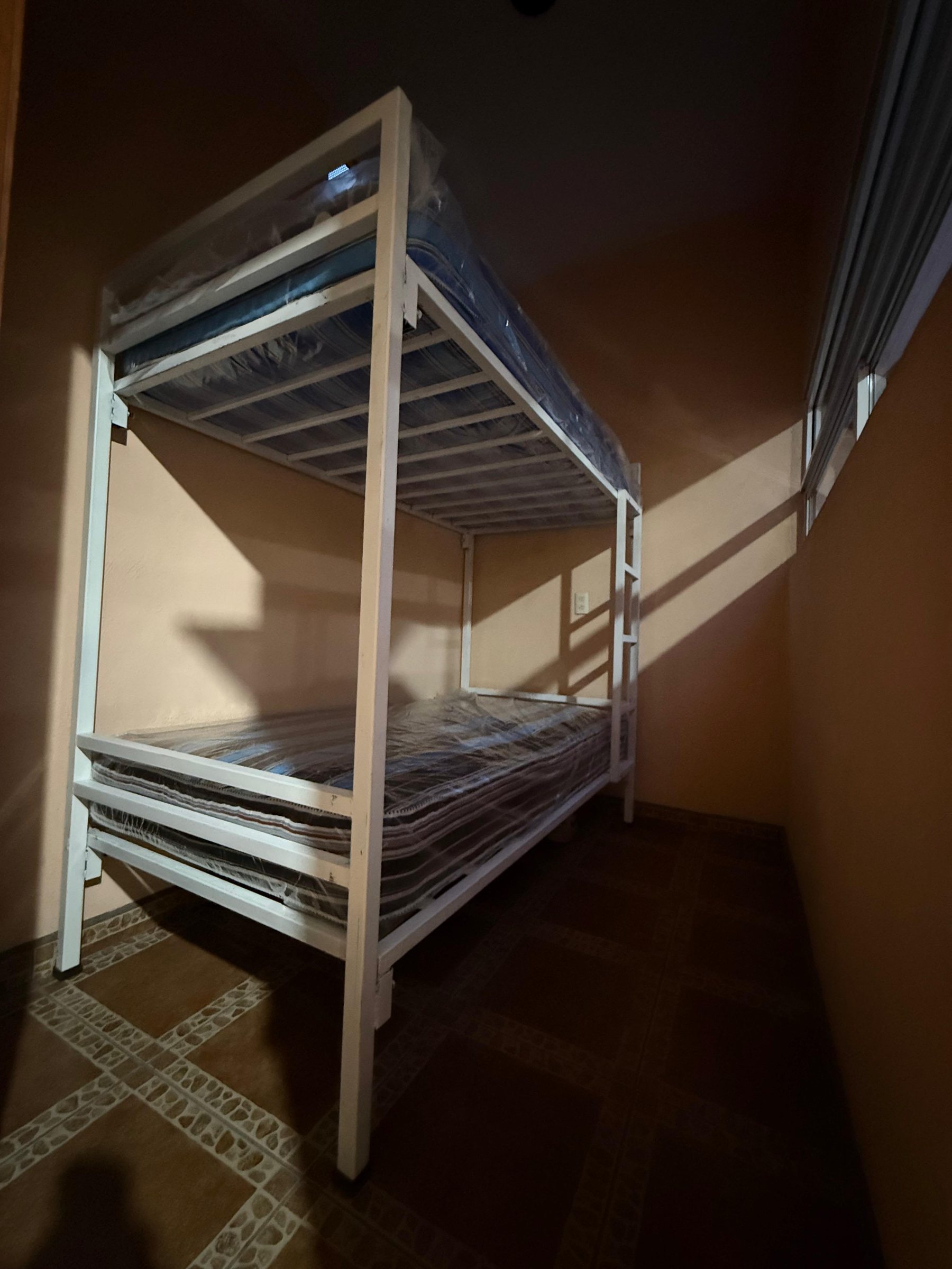 Dormitorio con literas