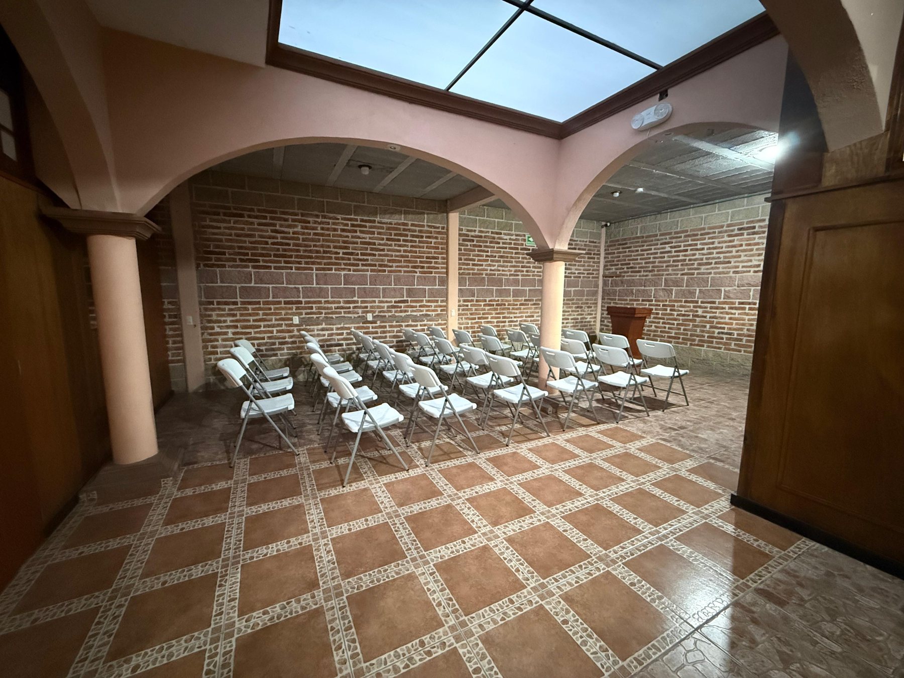 Sala para actividades grupales en Voluntad de Vida